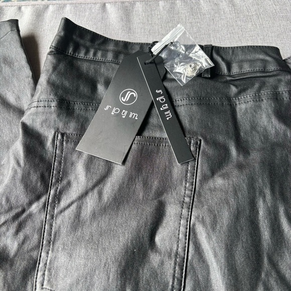 Women's Stretchy Jeggings, Faux Leather Legging Pants with Pockets, Plus Size - Picture 11 of 11